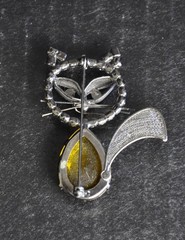 Vintage Green Eyed Rhinestone Cat Brooch ~ Yellow Tummy ~ Fun Whimsical ~ 2”