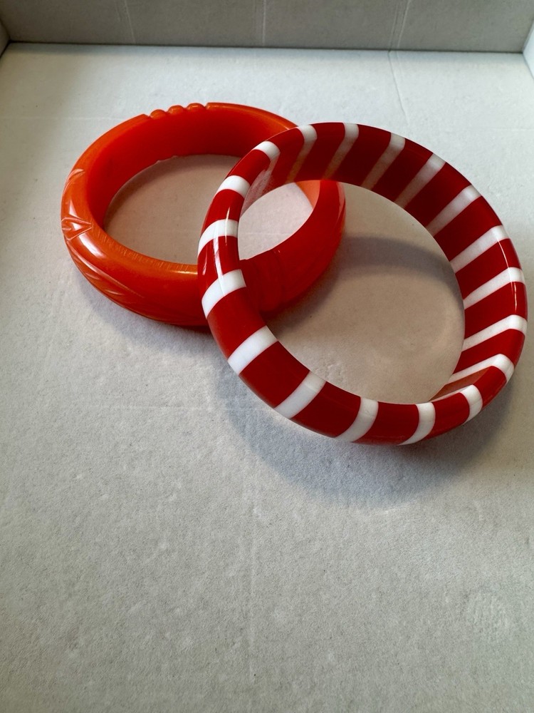 Lot 2 Vtg Lucite Plastic Bangle Bracelets Red White Stripe Carved Orange Stack