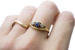 PRETTY ANTIQUE ENGLISH 18K GOLD SAPPHIRE & DIAMOND TRILOGY RING c1910
