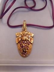 GRAPE ON A VINE Necklace D.O.C. DESIGNS N. MYRTLE BEACH S.C.NEW FREE SHIP