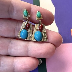 Vintage textured goldtone & faux stone cabochon dangle clip-on earrings