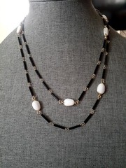 Vintage Black, gold & White lucite/glass Bead Single strand Station necklace 40″