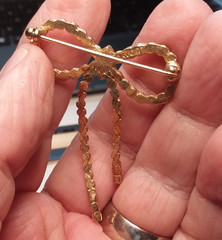 3 Vintage Brooches: 2 Avon, 1 Unbranded 05-01-2026
