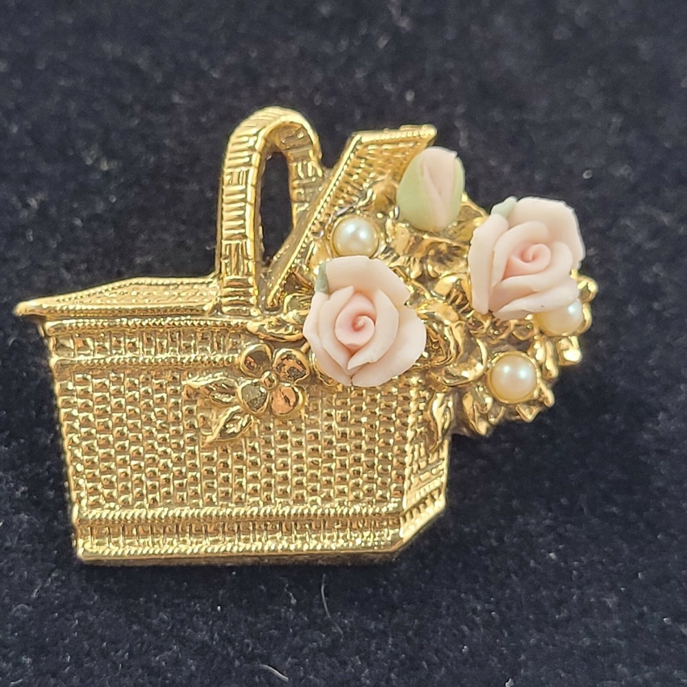 Golden Picnic Basket Pin w Pink Porcelain Roses & Faux Pearls VTG 1990’s 1.25″