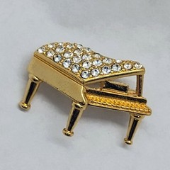 Vintage Grand Piano Brooch Pin Rhinestone w/Gold Tone Metal 1 1/8″ x 3/4″
