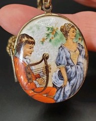 Victorian Style Enamel And Goldtoned Vintage Locket/Pendant Necklace. 24″ Chain