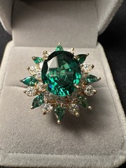 Antique Green And White Stone 14K Yellow Gold Cocktail Ring