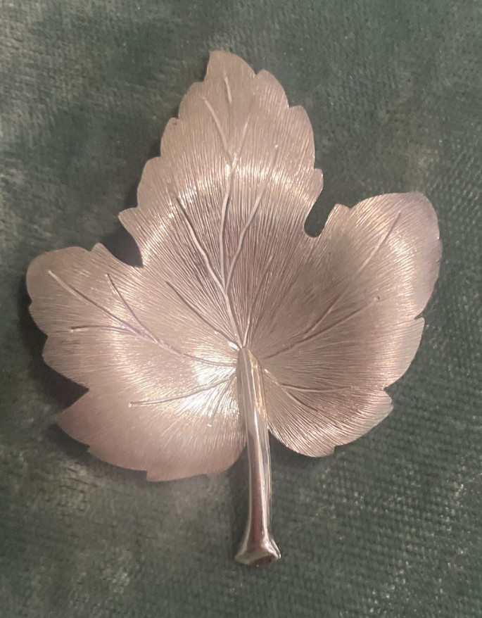 Signed Krementz Silver etched Maple Leaf Textured Brooch Pin