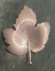 Signed Krementz Silver etched Maple Leaf Textured Brooch Pin