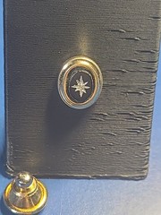 Vintage Black Onyx Starburst Tie tack pin oval Gold tone small 5/8″