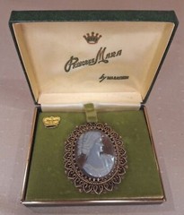 Vintage Cameo 12K Gold Filled Shell Brooch Pendant Princess Mara by Marathon