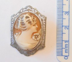 Vintage 10K White Gold Filigree Shell Cameo Female Wearing Flower Brooch 33x23mm