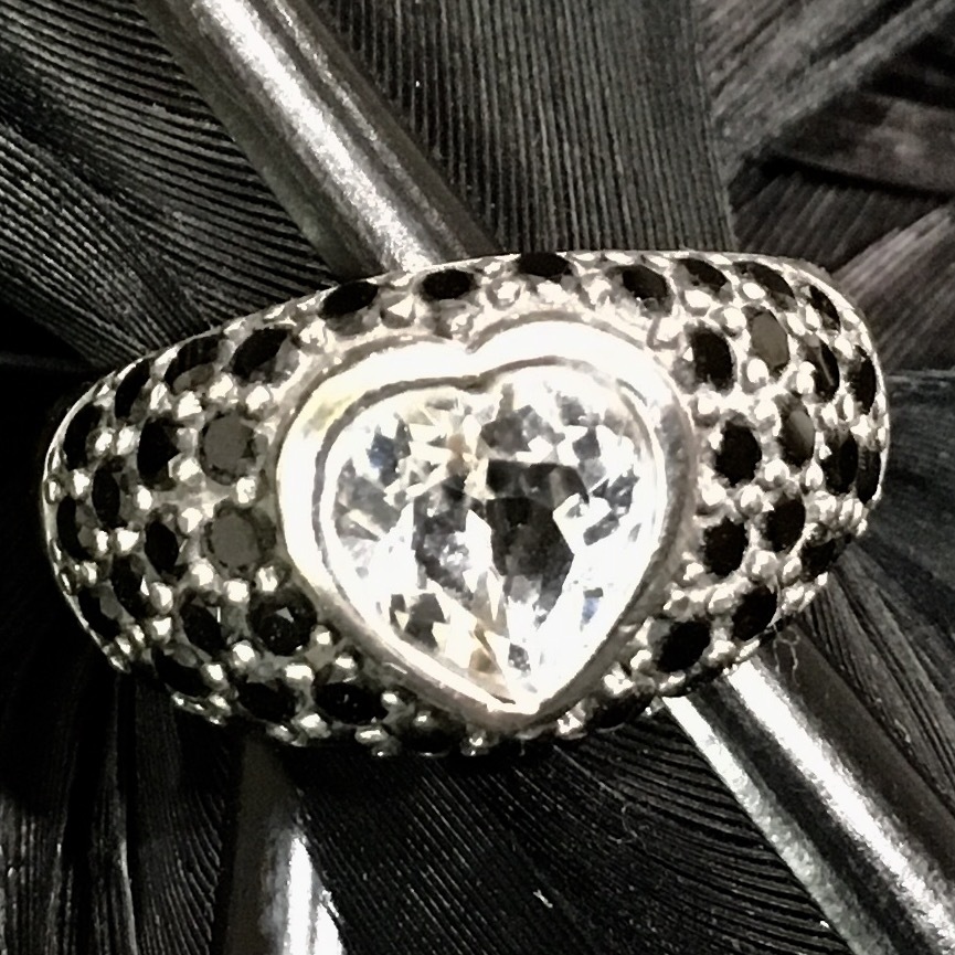 BEAUTIFUL ESTATE STERLING SILVER CUBIC ZIRCONIA ONYX HEART BAND RING SIZE 6 3/4
