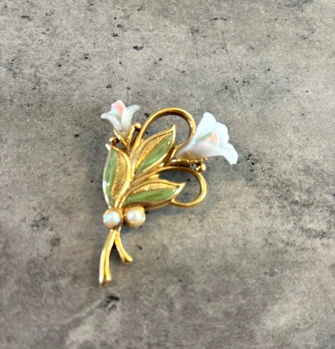 Vintage Gold Tone Long Stem white and pink Flower with Faux Pearls Brooch