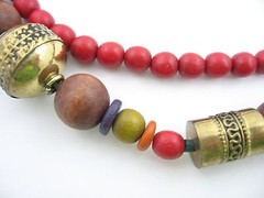 RED WOOD Beads NECKLACE Vintage Beaded Wooden Goldtone Metal Beads 36″