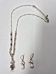 Vintage 1980s Nacy&Rise Milk-Drop Gold-Tone Victorian-Style Necklace & Earrings