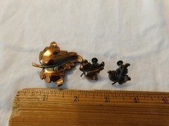 Vintage Copper Metal Leaf Brooch and Matching Screw on Earrings Set