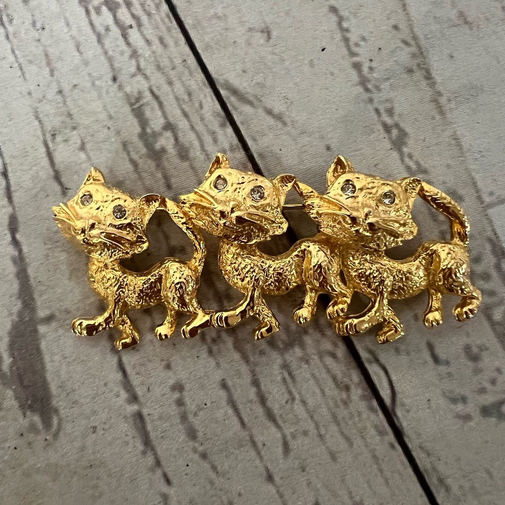 Vintage Three Cats CASUAL CORNER Gold Tone Pin Brooch Cat Jewelry