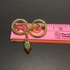 1985 Metropolitan Museum of Art MMA Gold Tone Snake Brooch Enamel Green Cabochon