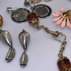 Vtg Sarah Coventry Clip On Earring Jewelry Lot. Estate Auction. See Description