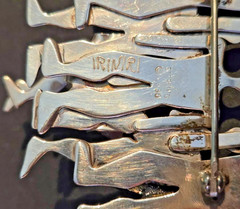 IRINIRI SIGNED PEOPLE/FAMILY 925 STERLING SILVER BROOCH W/ QUARTZ STONES C. 1990