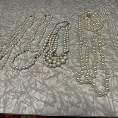 Women’s 6 PieceVintage Jewelry Lot 5 Necklaces 1 Bracelet