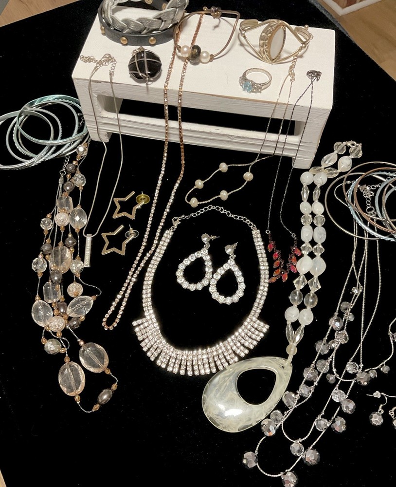 Vintage To Modern Mixed Estate Costume Jewelry Lot Silver Tone Rhinestones More