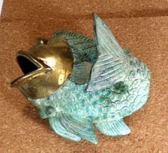 GREEN & BRASS METAL FISH STATUE 2 LB 4 OZ lngh 5″ hgtt 5″ thik 4.5p” $48
