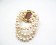 Vintage Carved Cameo Stone Rhinestone Multi Iridescent White 9mm Pearl Bracelet