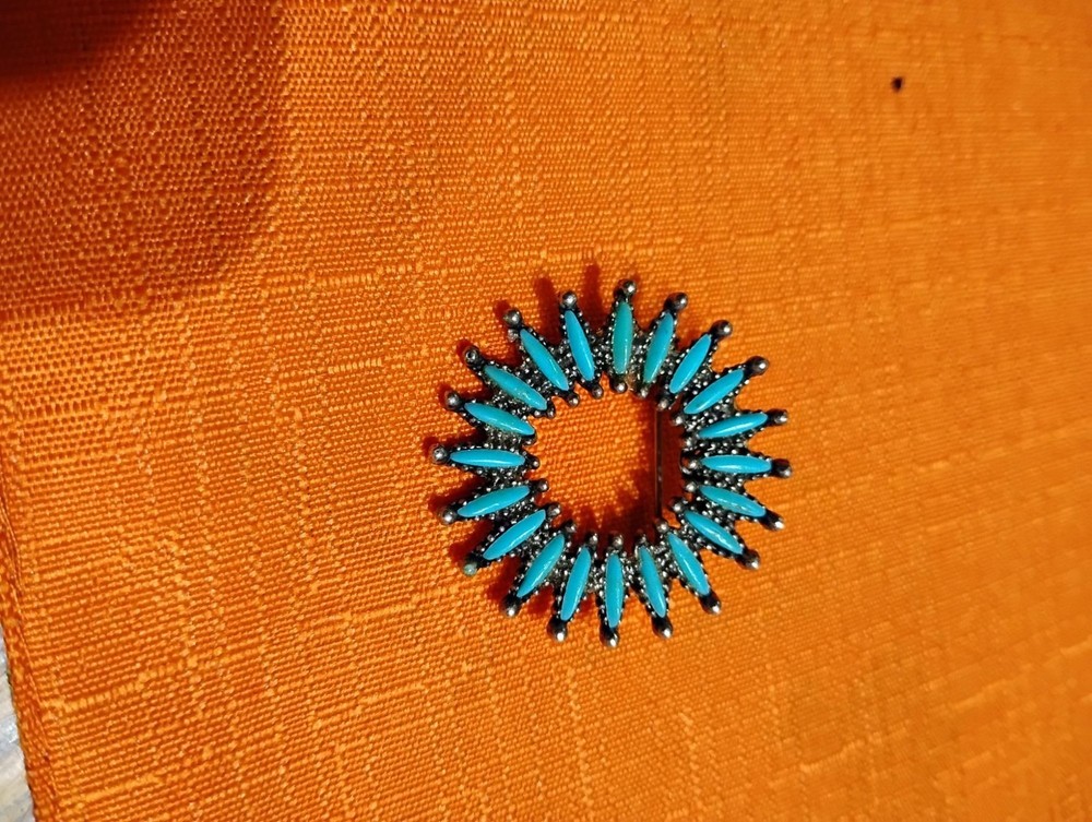 starburst brooch approx. 1″ wide Turquoise colored stones not natural I don’t th