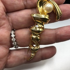 Tona Shell Brooch, Gold Tone, 2 3/4”, Signed W Pearl Looks Real Can’t Garant￼e