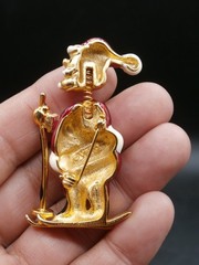 Vtg. VERO Xmas Santa Claus Skiing Pin Brooch Spring Bobblehead Trembler Enamel
