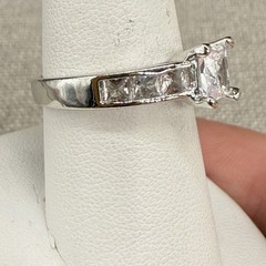 Vintage Ring Silver Tone Inset Clear Stones Crystal Square Center Stone Size 8