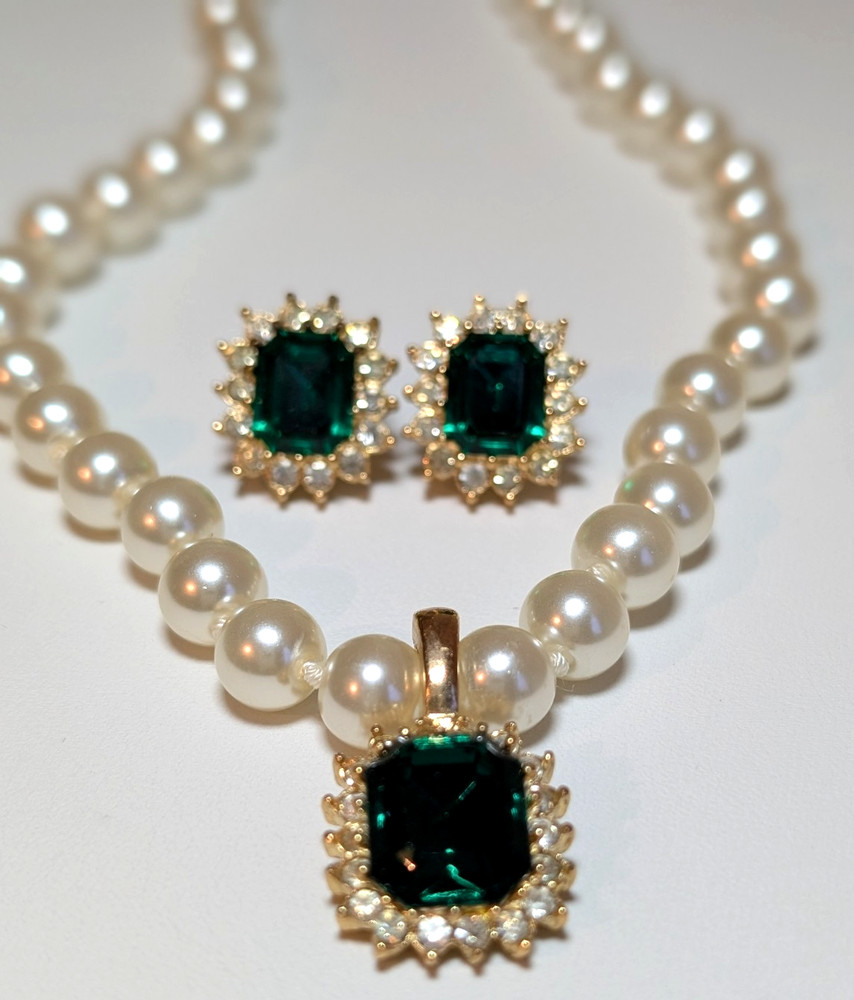 Vtg Roman Faux Pearl Faux Emerald Rhinestonec18″ Necklace Earring Set