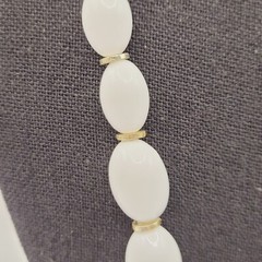 White w Gold Tone Graduated Acrylic Egg Shape Bead Professional Necklace 24 Inch