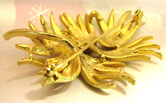 Vintage Gold-Tone Flower Brooch – Great Addition to any Jewelry collection