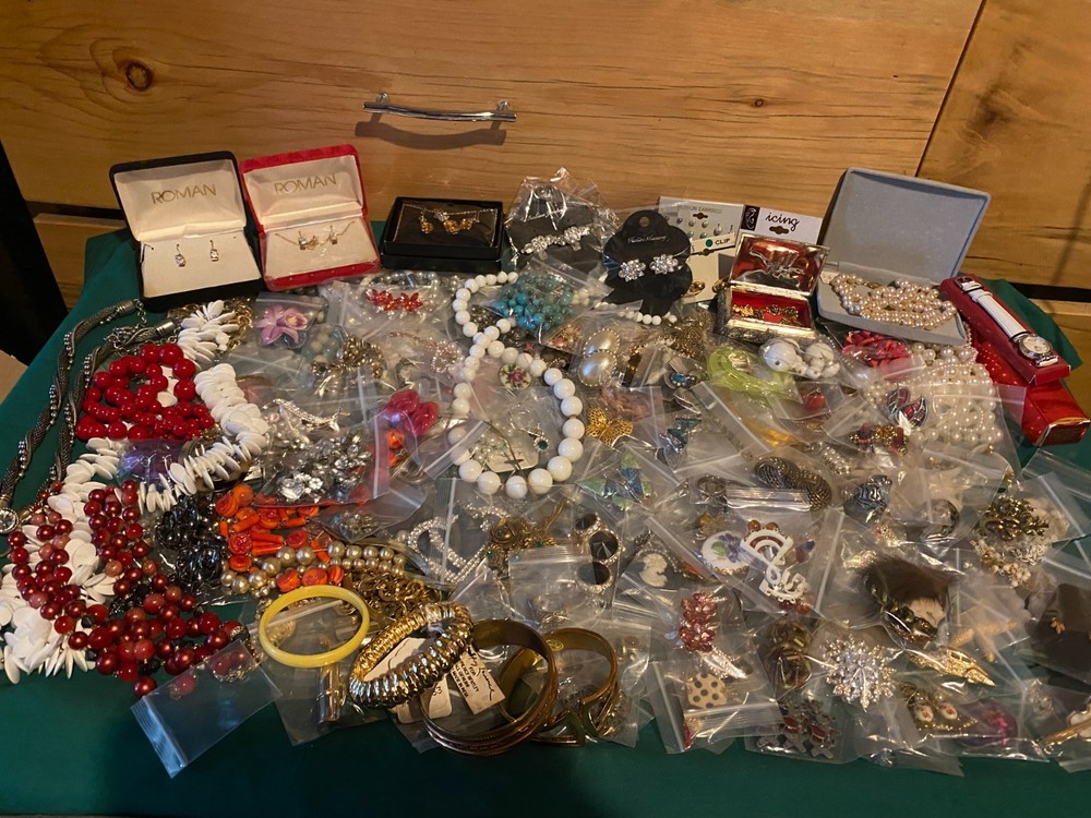 VINTAGE to Modern JEWELRY LOT 9 LBS 200 PCS RHINESTONE RING NECK WEARABLE #17