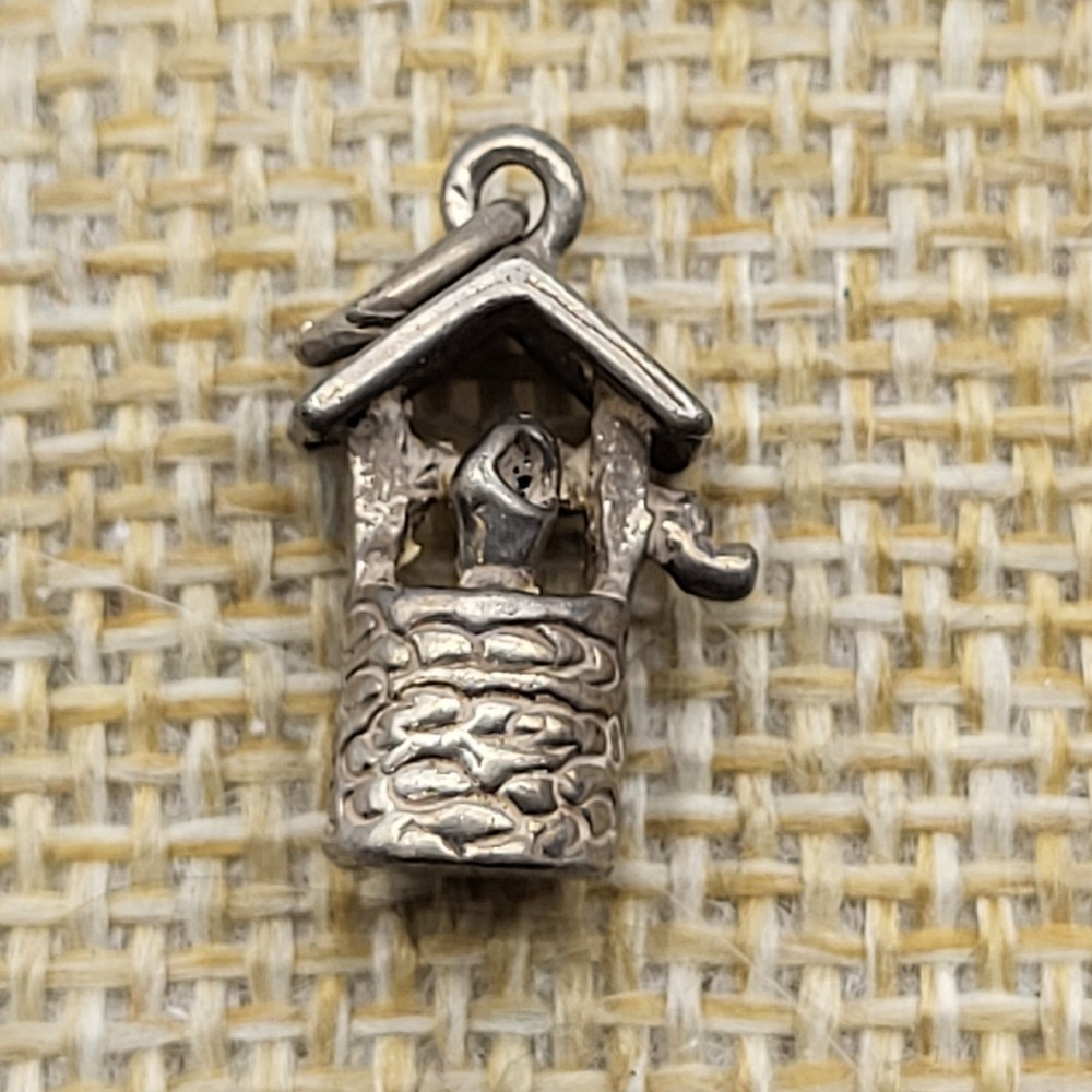 Adorable vintage Sterling Silver Wishing Well charm water well house