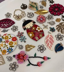 Lot Vtg & Modern Flower Leaf Pendants Findings Jewelry Craft Art Repurpose 2