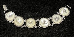 HTF Vtg Australia Souvenir MOP SILVER TONE BRACELET Kangaroo, Koala, Kookaburra