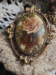 Vtg Sarah Coventry 1977 Rose Marie Cameo Rose Pendant Goldtone 23” Necklace P45
