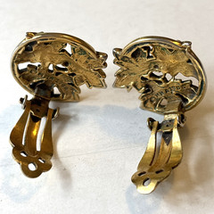 Vintage MMA Earrings Gold Tone Grape Wreath 1986 Metropolitan Museum Of Art Clip