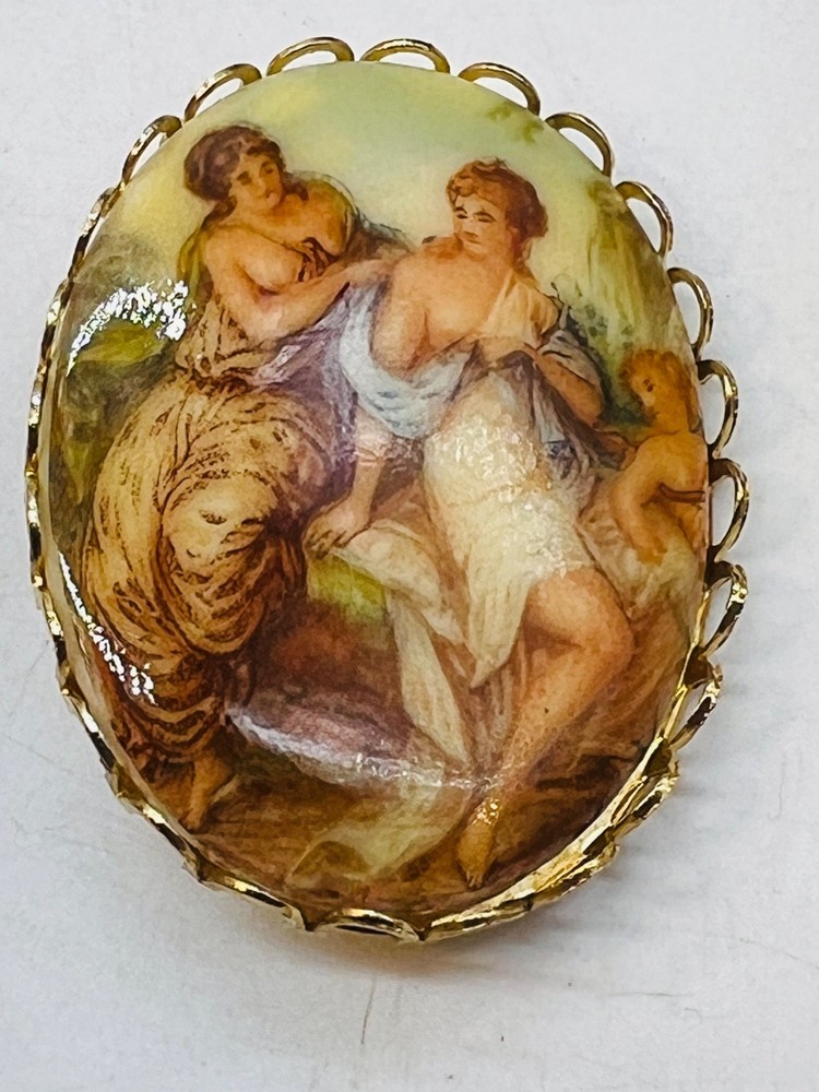 Vintage Angels Brooch Pin Gold Tone Filigree Design Renaissance Ladies Art