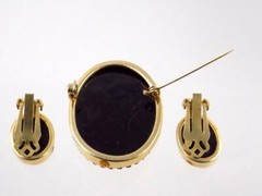 Vintage Unbranded Goldtone Metal and Black Faux Glass Brooch Earrings Set