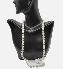 Marvella Classic White Graduated Acrylic Bead Professional Career Necklace 24 In