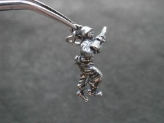 WWII US Soldier Marine with Rifle Vintage Crest Craft Silvertone Charm 3.1g
