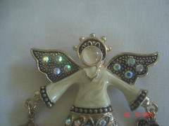 Vtg. SIGNED KC KENNETH COLE ANGEL PIN / BROOCH w/ AURORA BOREALIS RHINESTONES