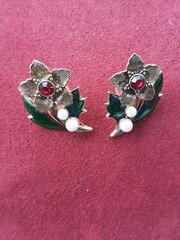 Stunning VTG. AVON Rhinestone/Faux Pearl Brooch & Post-back Pierced Earring Set