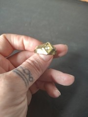VINTAGE TEXTURED MARKED KARATCLAD 18kt H.G.E. MEN’S RING 60s