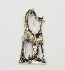 Giraffe Mom and Calf Baby Kissing Jezlaine Sterling 925 Filigree Vtg Brooch Pin